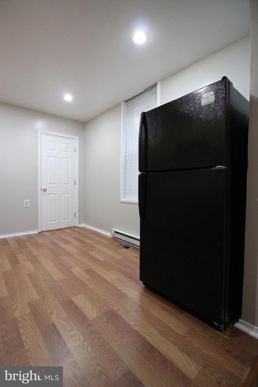 Building Photo - 3501 Chestnut Ave