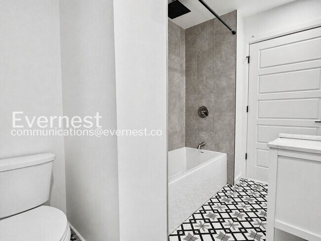 Building Photo - 2 Bed, 2 Bath Home with Garage / Pet-Friendly / Available Now!