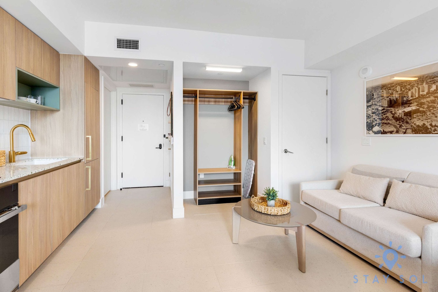 Building Photo - 601 NE 1st Ave