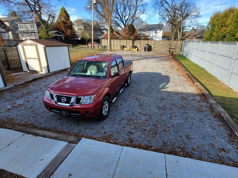Lots of extra parking in back - 1512A Sweetbriar Ave