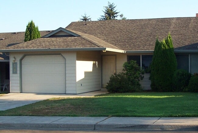 Building Photo - 740 Benjamin Ave