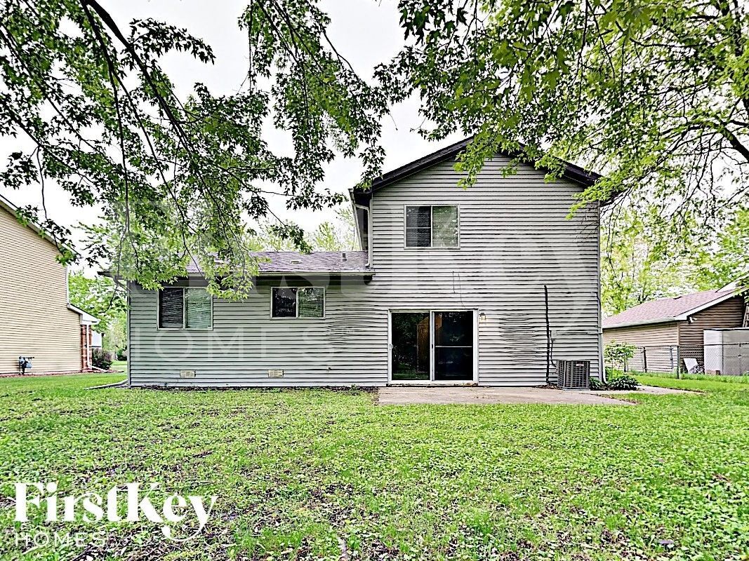 Building Photo - 42 Deerpath Rd