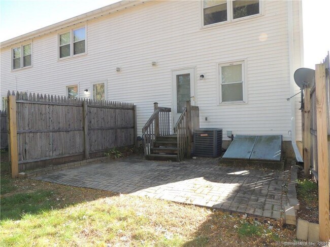 Building Photo - 13 Garland Dr