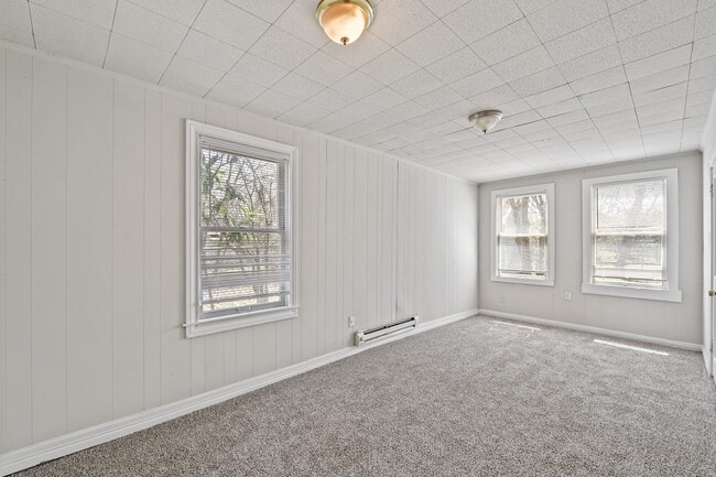 Building Photo - 205 Stimpson St