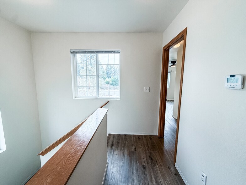 Building Photo - 943 College Ln NE