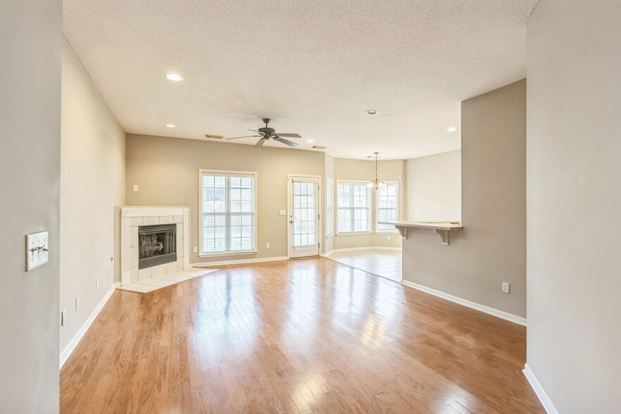 Building Photo - 2209 44th Ave