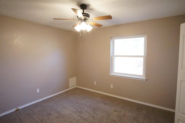 Building Photo - 3108 Gwendolyn Ln