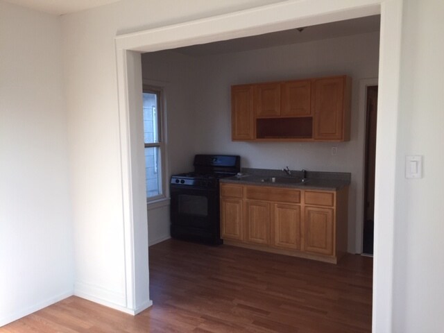 Building Photo - 27 Alton Pl