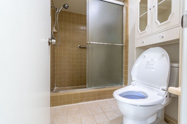 Building Photo - 6415 Lochmoor Dr