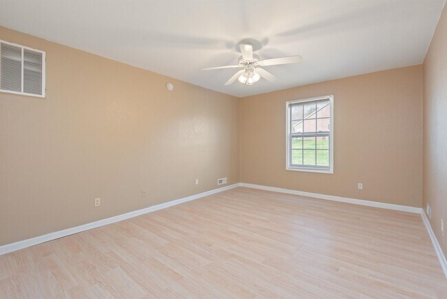 Building Photo - 550 Brookshire Way