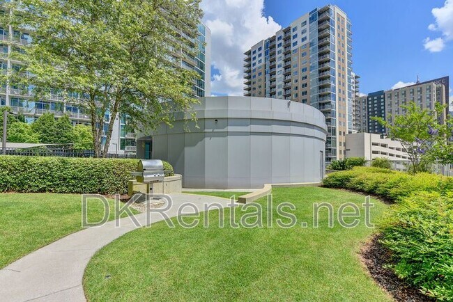 Building Photo - 44 Peachtree Pl NE