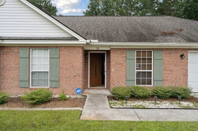 Building Photo - AVAILABLE OCTOBER 2025! [PET FRIENDLY]