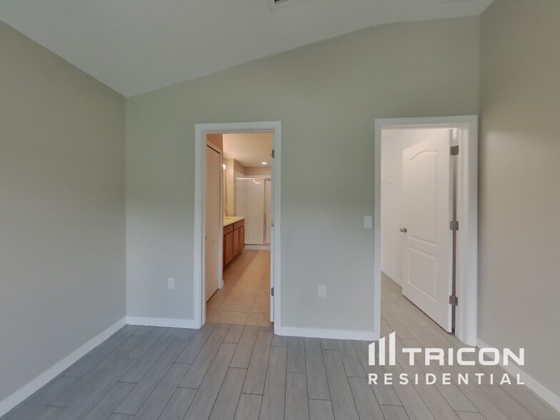 Building Photo - 4865 Hickory Stream Ln