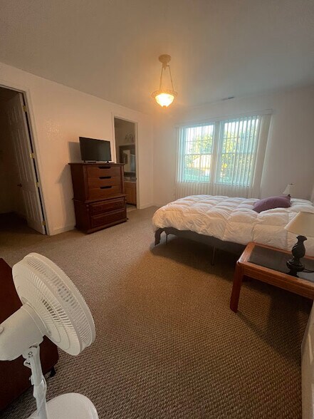 Building Photo - 1655 Briarcrest Dr