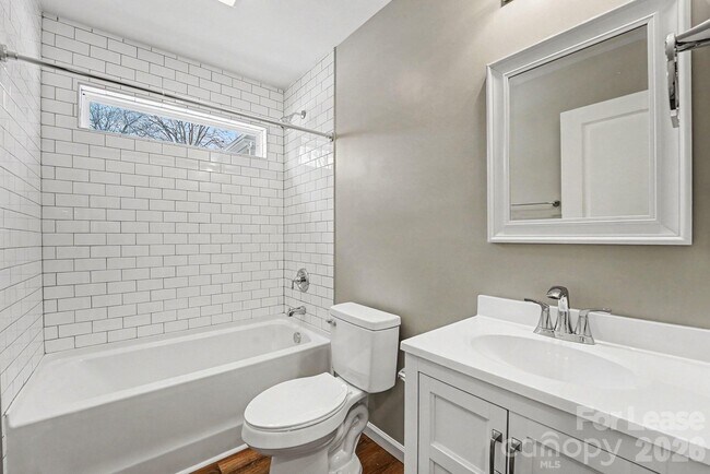 Building Photo - 931 E Front St