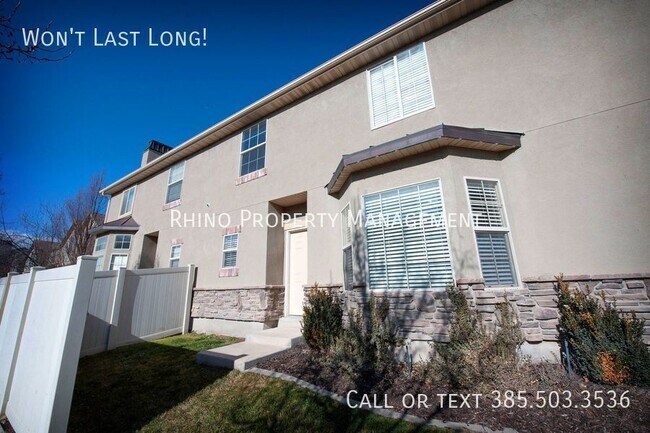 Building Photo - 2343 Adelaide Dr