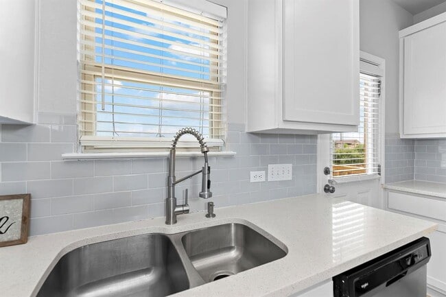 Building Photo - 316 Ancellotta Wy