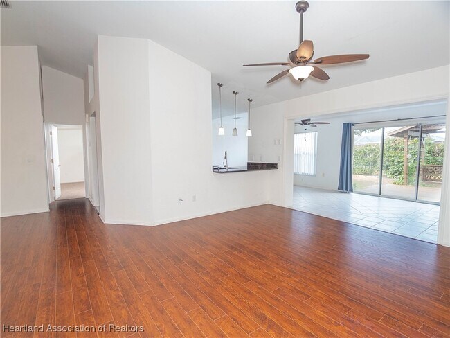 Building Photo - 2508 Manor Dr