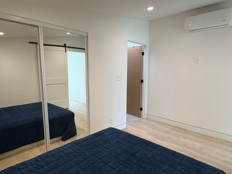 Building Photo - 4236 Ellenita Ave