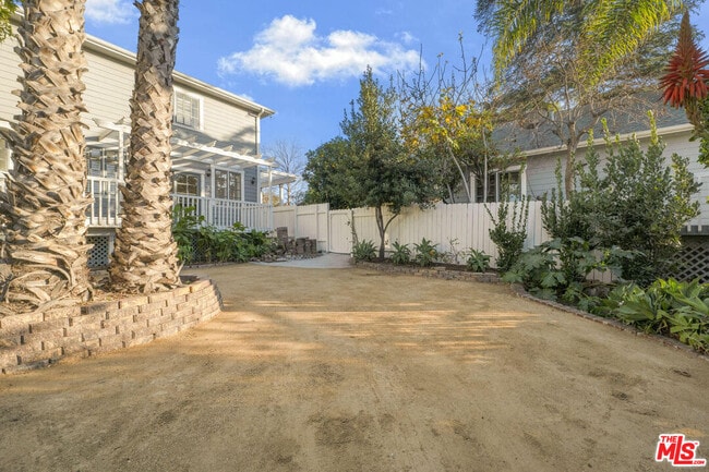 Building Photo - 4957 W Melrose Hl