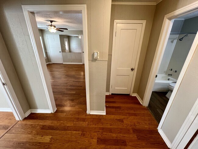 Building Photo - 3225 Knox St