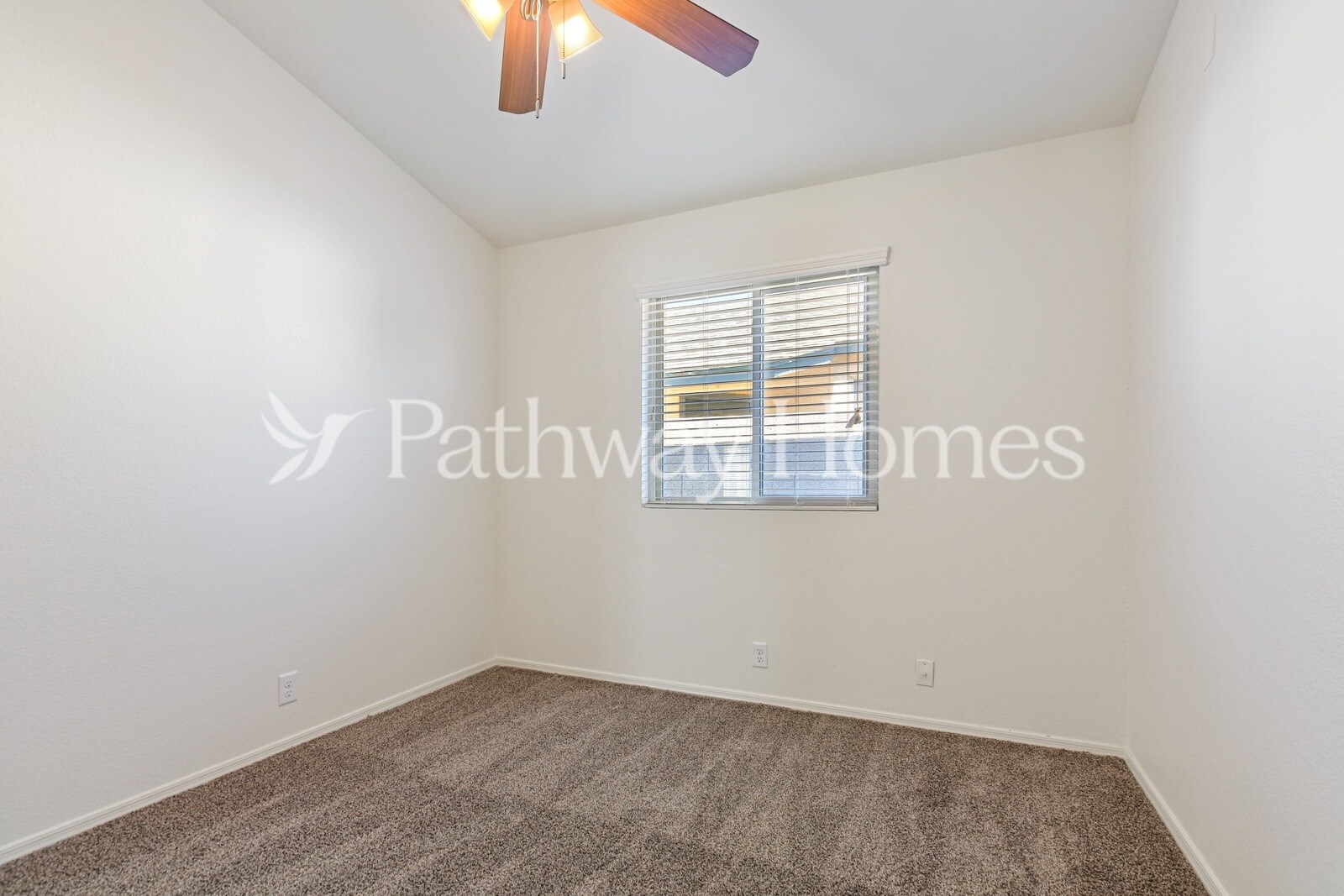Building Photo - 15212 N 85th Dr