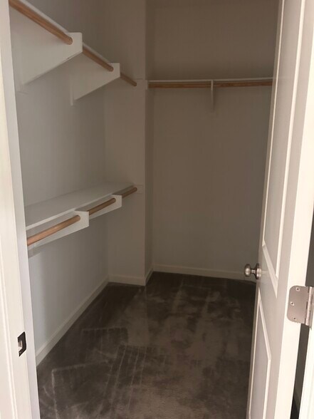 Building Photo - 103 Excursion