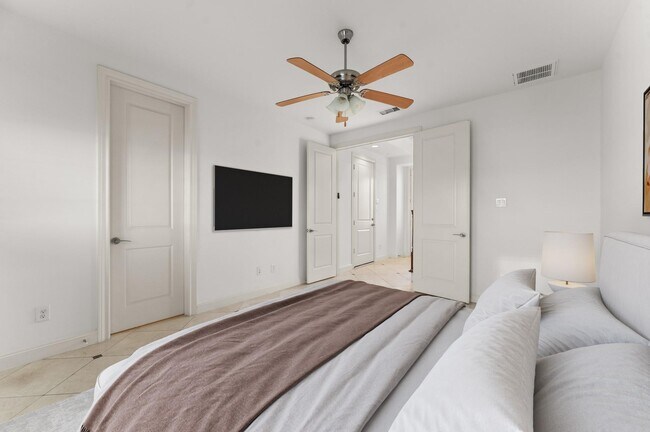 Building Photo - 2202 Lakeshore Edge Dr