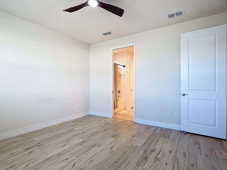 Building Photo - 6485 Shimmering Shrs Ln