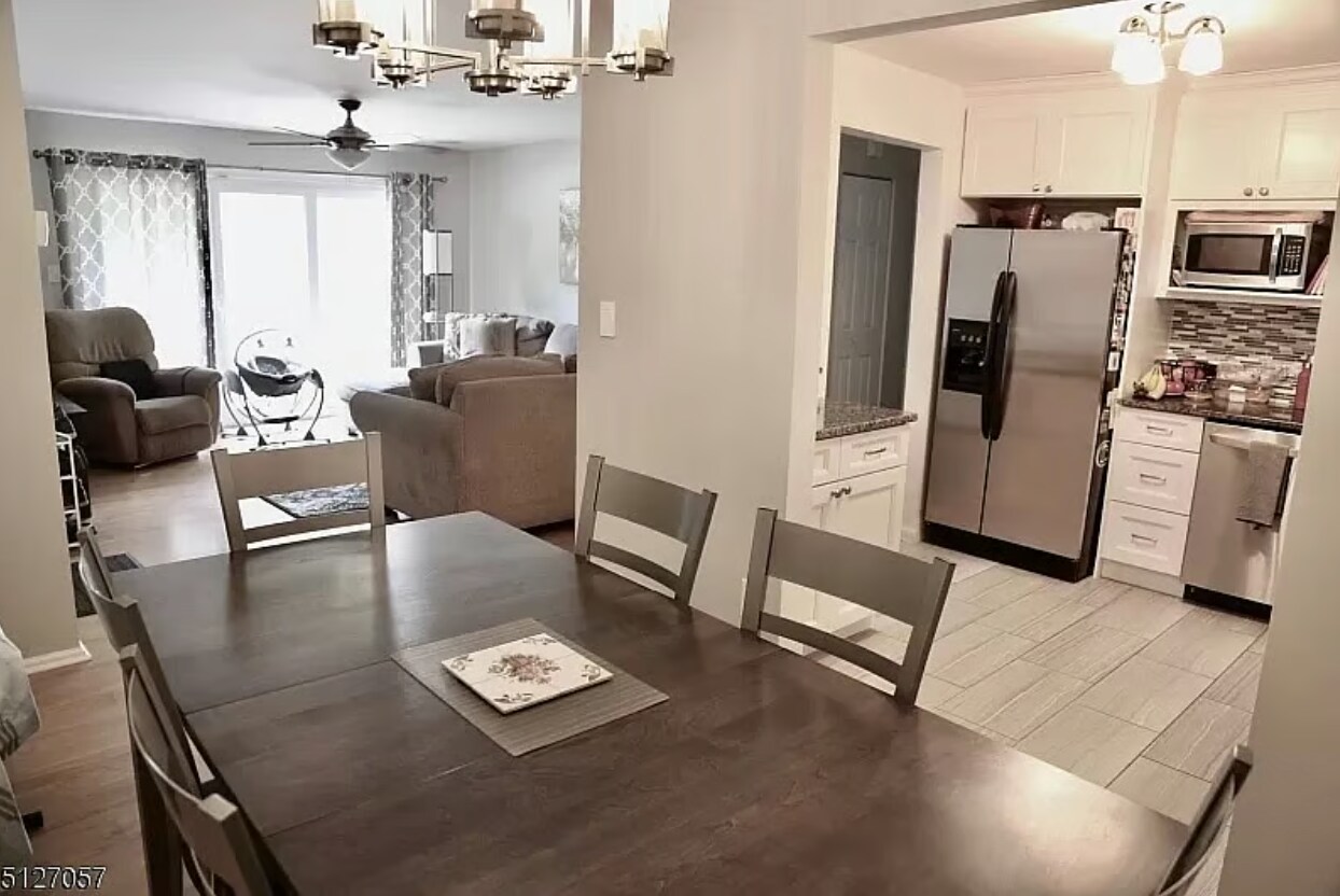 Building Photo - 49 Baldwin Ct