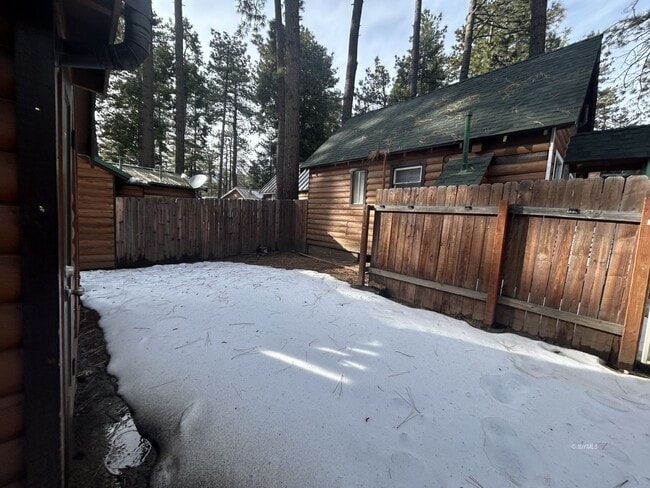 Building Photo - Shady Pines Cabin 1 bd.+1 Loft Bd. 1 Ba. w/ Sm. Fenced Yard.