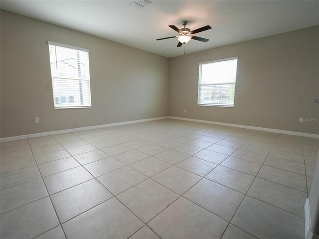 Building Photo - 402 Royal Empress Dr