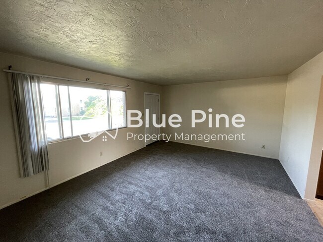 Building Photo - 1489 Mountain View Ln
