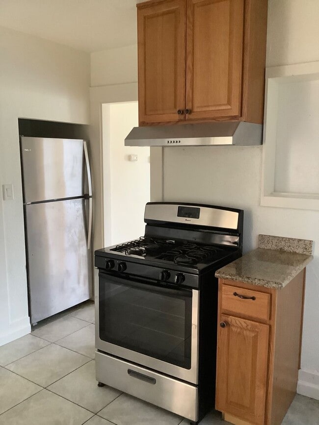 Building Photo - 2 Bed / 1 Bath House Available in Richmond...
