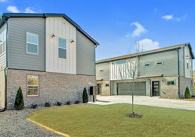 Primary Photo - 1220 W 4th St