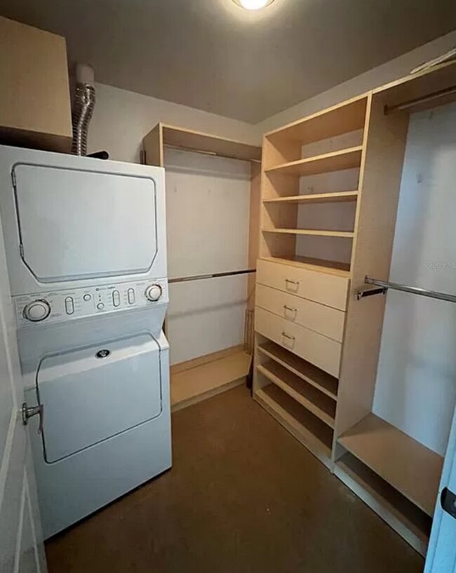 Building Photo - 777 N Ashley Dr