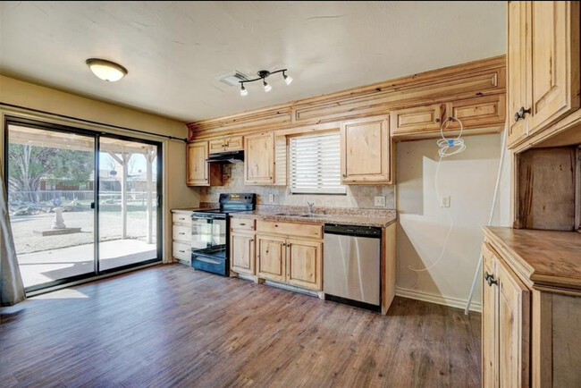 Building Photo - 2112 SW 77th St