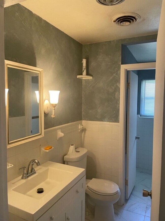 Building Photo - Remodeled Anderson Island Home