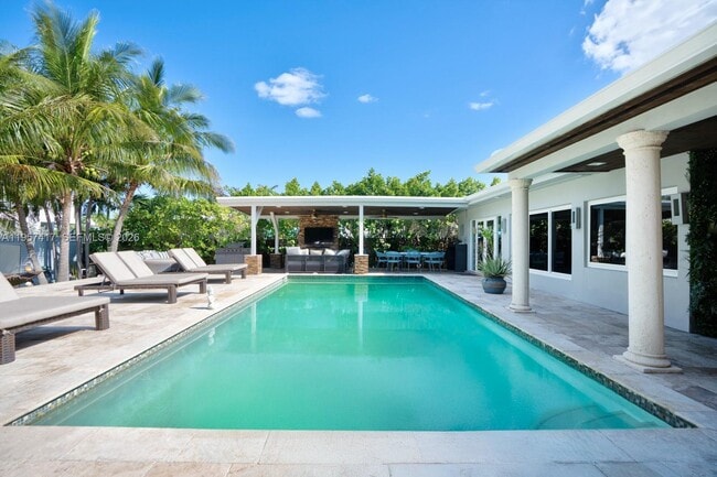 Building Photo - 7910 Hawthorne Ave