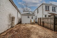 Building Photo - Two bedroom 1 1/2 bath townhouse