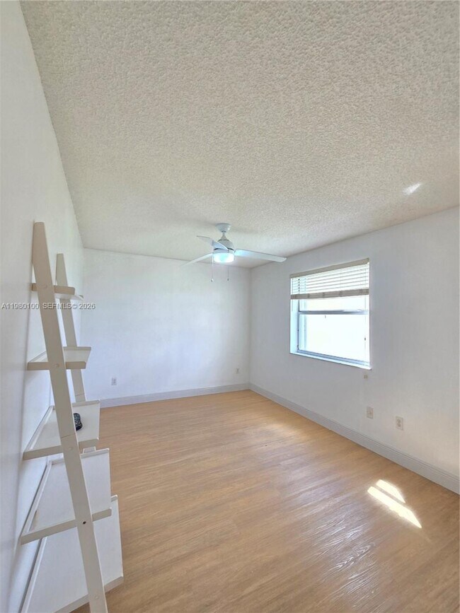 Building Photo - 2510 SE 19th Pl