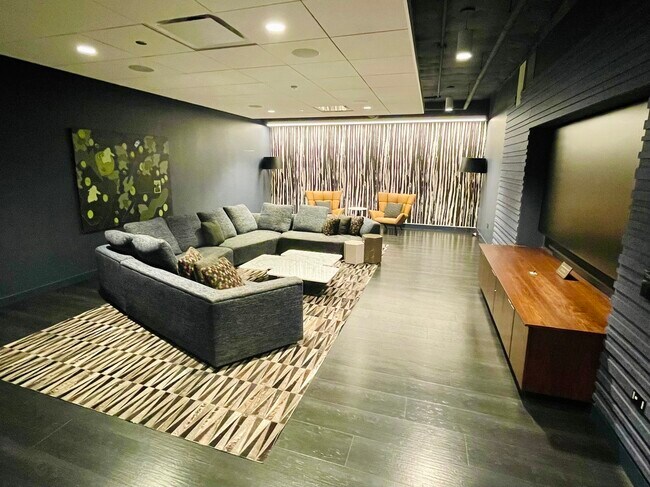 Building Photo - 211 N Harbor Dr