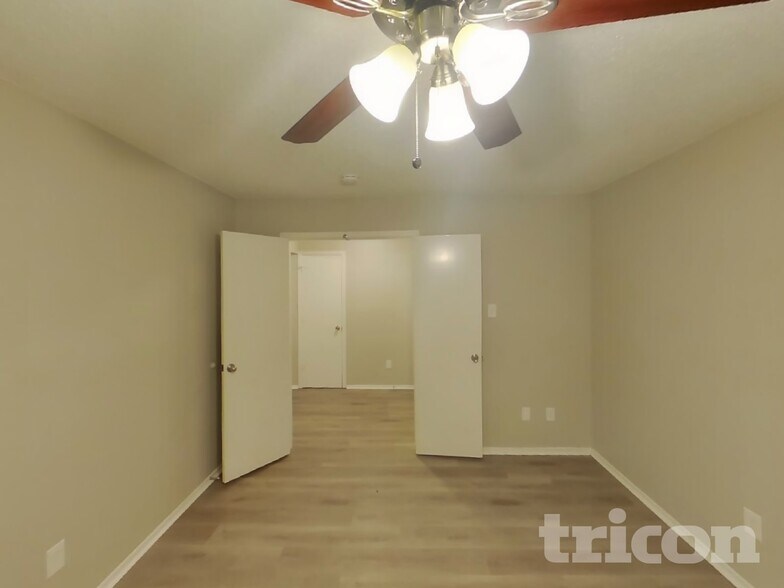Building Photo - 300 Ripplewood Dr