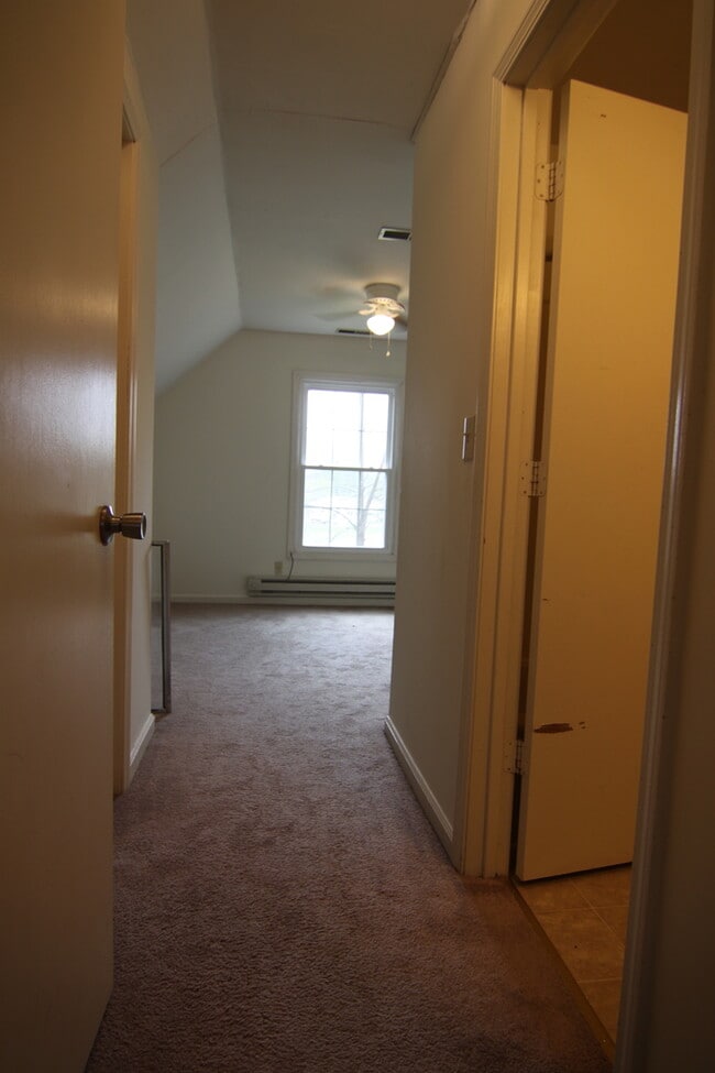 Building Photo - 4 Bedroom Pet Friendly Home For Rent Near Post!