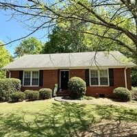 Building Photo - Charming 2-bedroom, 1-bathroom Brick Home Available July 2026
