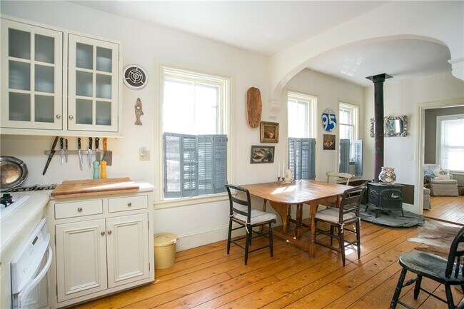 Building Photo - 94 Spring St