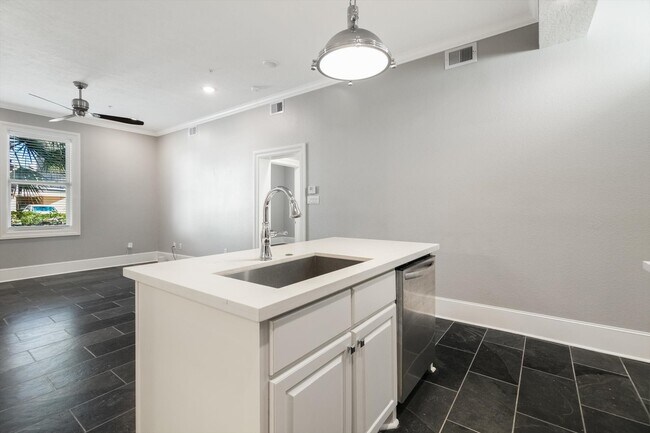 Building Photo - 2401 Market St