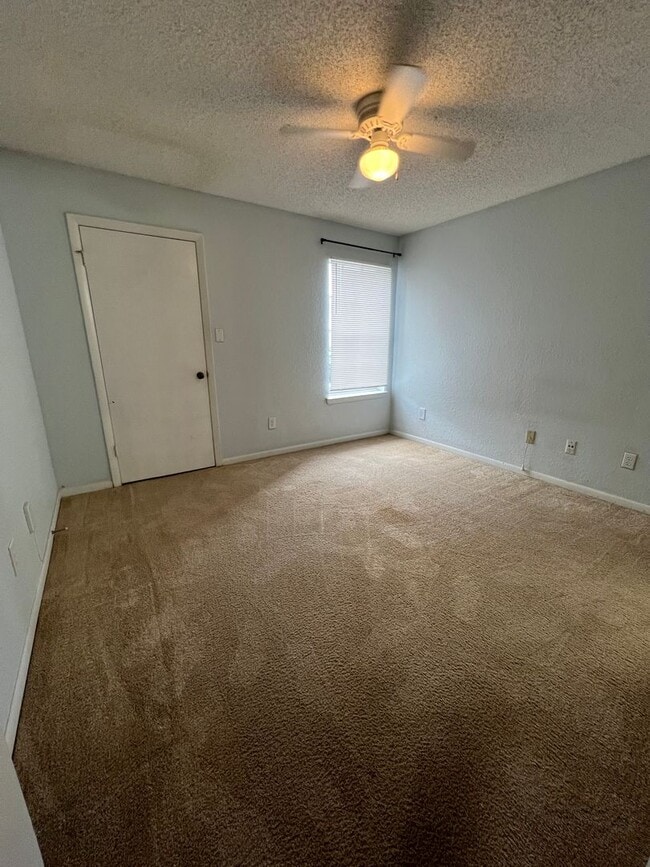 Building Photo - $500 CREDIT 1ST MONTH RENT- BEAUTIFUL COMM...