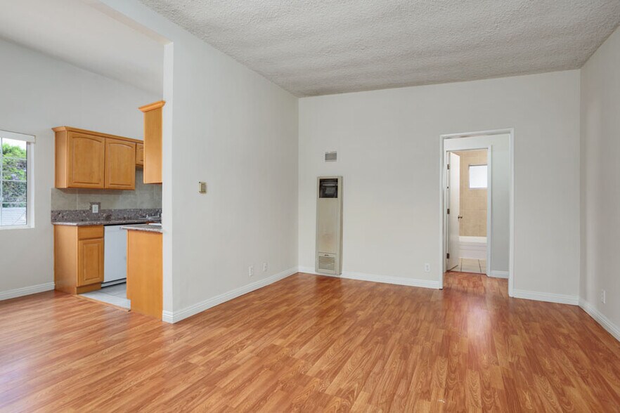 Building Photo - 5412 Willowcrest Ave