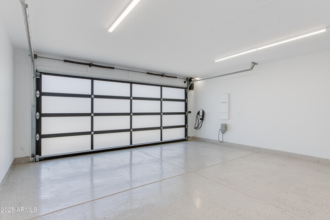Building Photo - 1325 E Pomelo Grove Ln